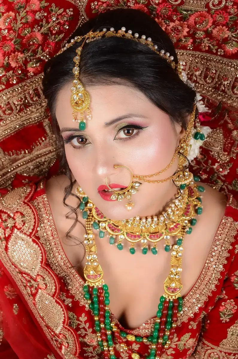 Model with bridal makeup and jewellery